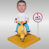 Men bobblehead riding a motorcycle