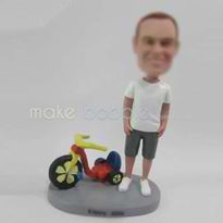 homme professionnel sur mesure avec figurines de scooter