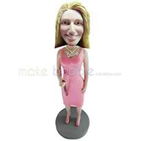 professionnels figurines personnalisées robe rose de femmes