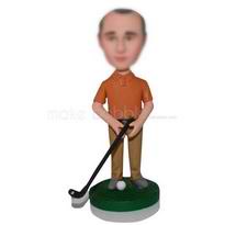 homme libre en chemise orange jouer au golf personnalisés figurines 