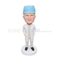 médecin de handmade professionnelle figurines avec chapeau bleu