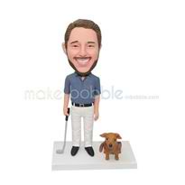 personnalisé joueur de golf à la main figurines avec un chien brun